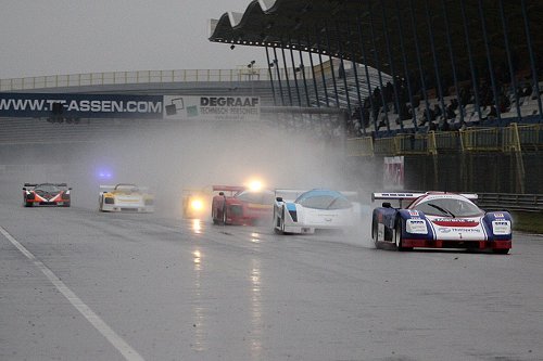Saker race nat van start